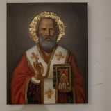 ...che racchiudono ritratti di volti conosciuti, come San Nicola...
